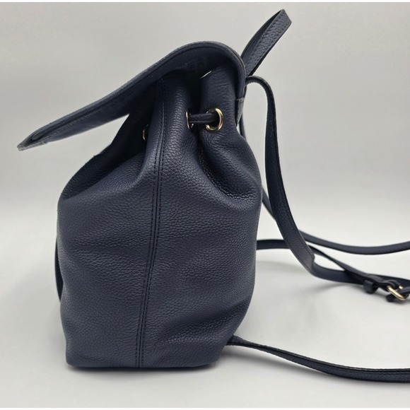 briggs and riley backpack vs tumi & H.T.A. Medium Cargo – Going In Style Dope (2015) - IMDb Categories:Bags 2-7 Color:Wildflower Sienna This professional backpack is